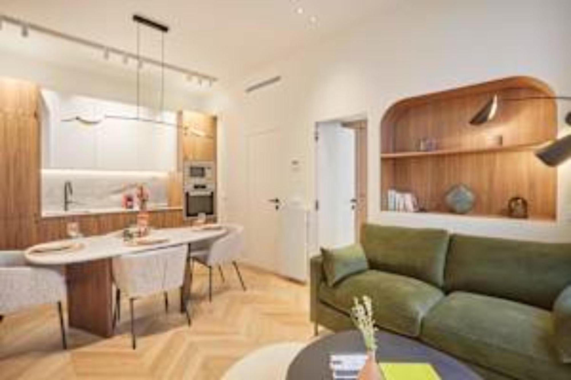 Superb Ac Center Of Apartment