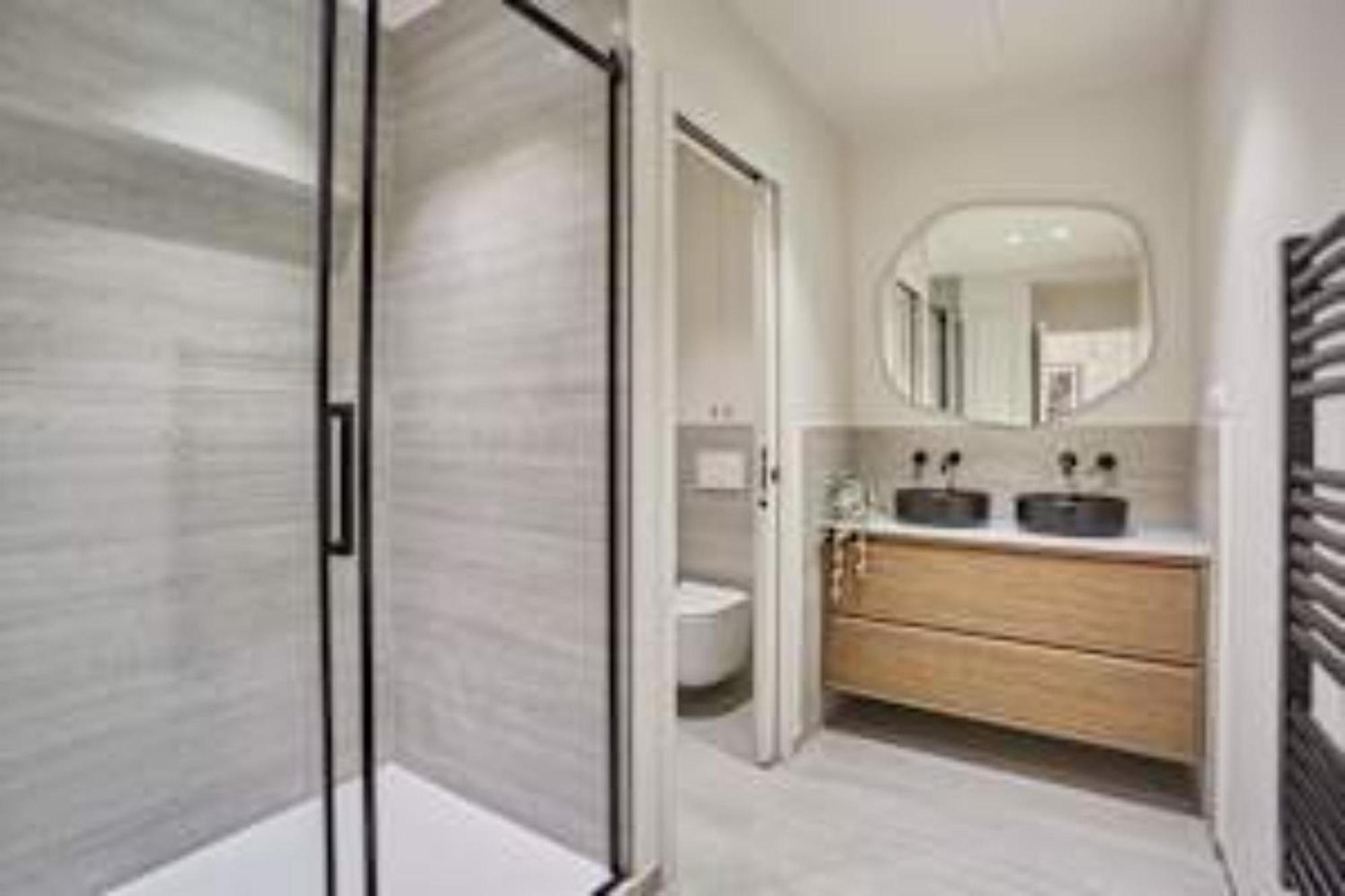 Superb Ac Center Of Paris